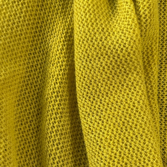 100% cashmere Yellow Sleeveless Women's Sweater-worn once - Picture 3 of 4